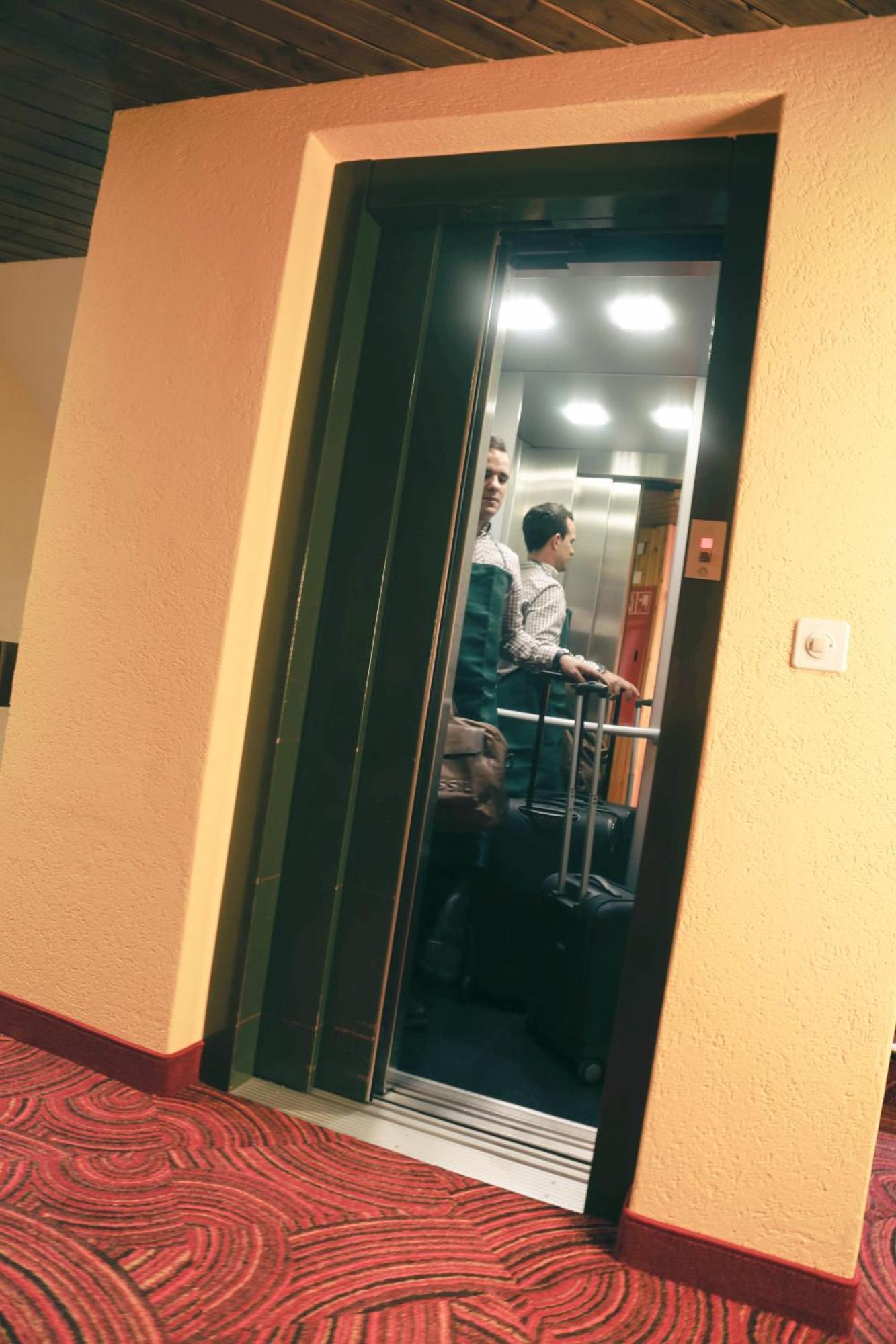 Hotel Alpenblick-Leukerbad-Therme エクステリア 写真