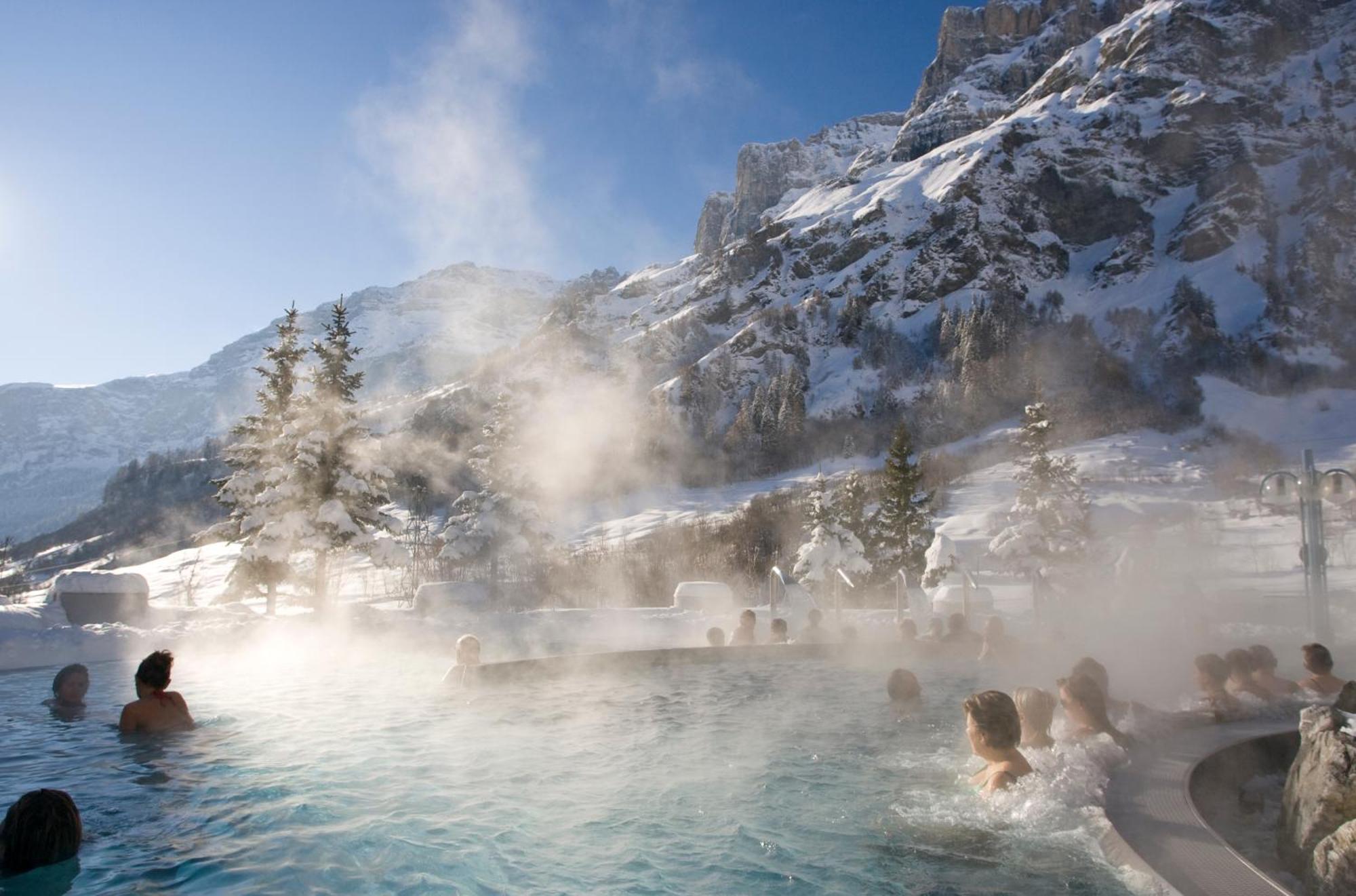 Hotel Alpenblick-Leukerbad-Therme エクステリア 写真