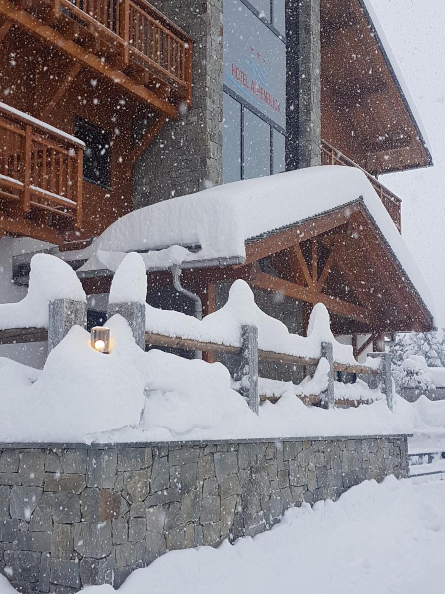 Hotel Alpenblick-Leukerbad-Therme エクステリア 写真