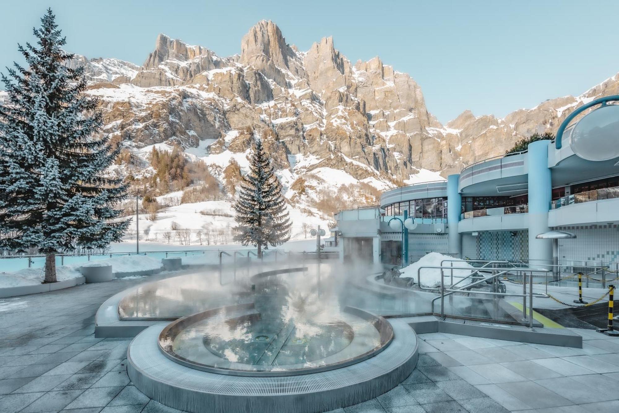 Hotel Alpenblick-Leukerbad-Therme エクステリア 写真
